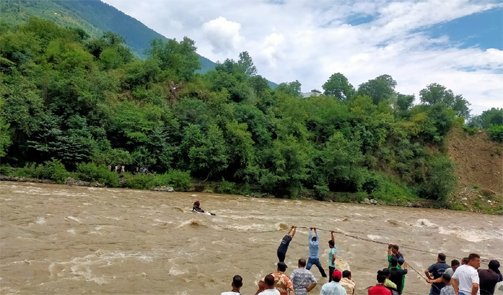 बड़ी खबरः हिमाचल में बादल फटने से जनजीवन अस्त-व्यस्त! उफान पर आई नदियां, लोगों में दहशत का माहौल