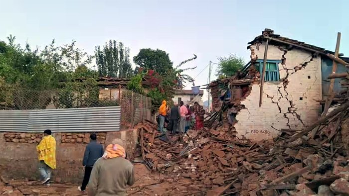 बड़ी खबरः आधी रात को कांपी धरती! नेपाल में मची भारी तबाही, डराने वाली तस्वीरें आई सामने