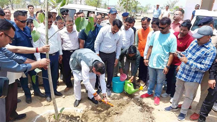 उत्तराखण्डः उत्तराखण्ड में उत्साह के साथ मनाया जा रहा पर्यावरण दिवस! सीएम धामी ने किया पौधरोपण, पर्यावरण संरक्षण का लिया संकल्प